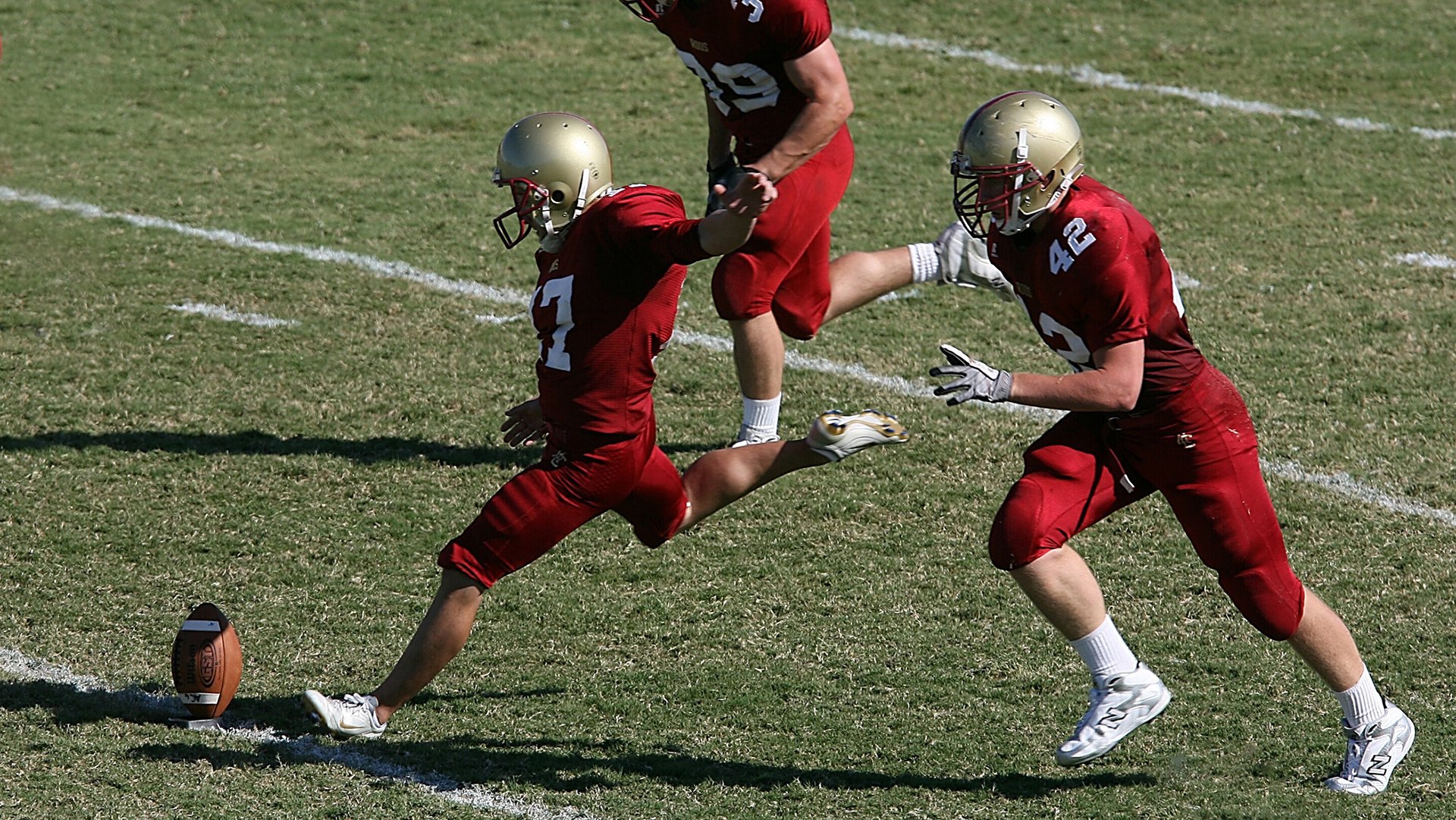 主力球员表现稳定,多球员贡献进球,球队的主力是什么位置